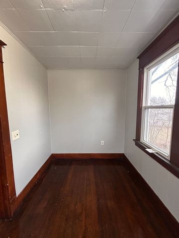 2047 W 6th Street, Davenport, IA 52802