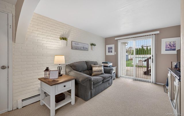 92 Nimbus Road, Holbrook, NY 11741