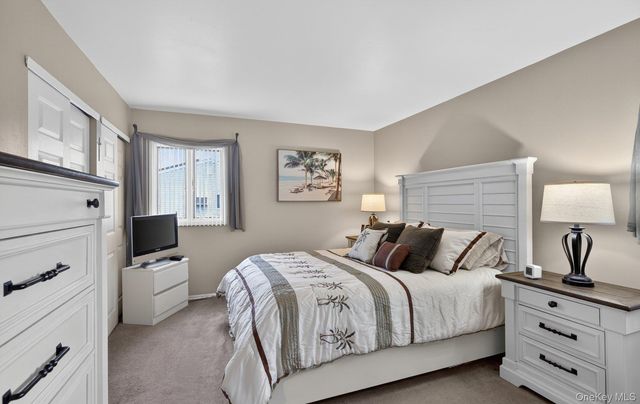 92 Nimbus Road, Holbrook, NY 11741