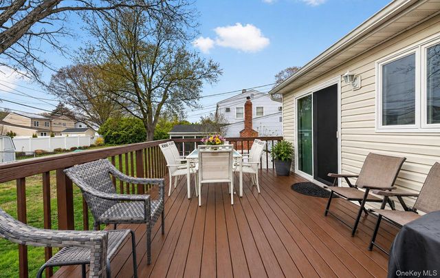 92 Nimbus Road, Holbrook, NY 11741