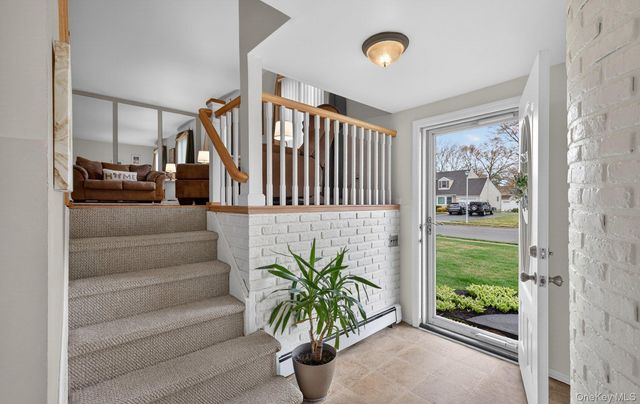 92 Nimbus Road, Holbrook, NY 11741