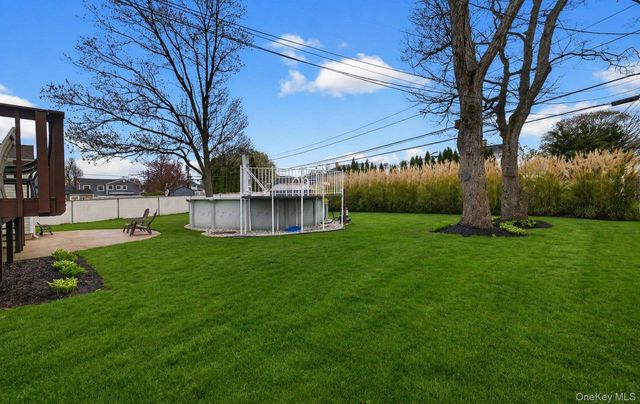 92 Nimbus Road, Holbrook, NY 11741