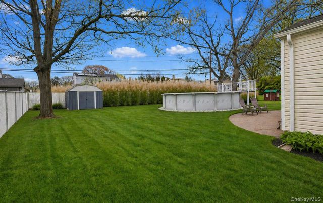 92 Nimbus Road, Holbrook, NY 11741