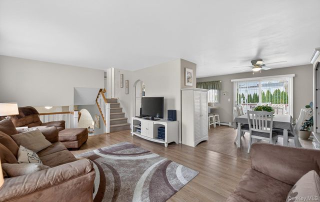 92 Nimbus Road, Holbrook, NY 11741