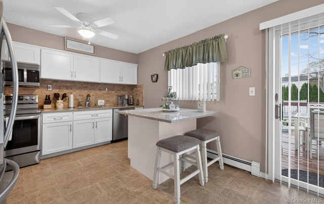 92 Nimbus Road, Holbrook, NY 11741