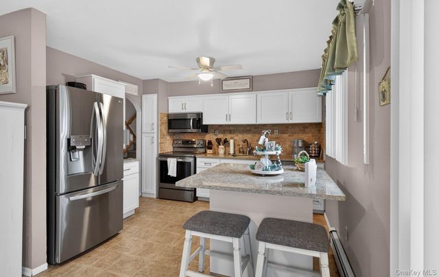 92 Nimbus Road, Holbrook, NY 11741