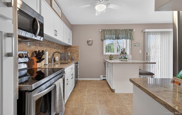 92 Nimbus Road, Holbrook, NY 11741