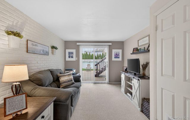 92 Nimbus Road, Holbrook, NY 11741