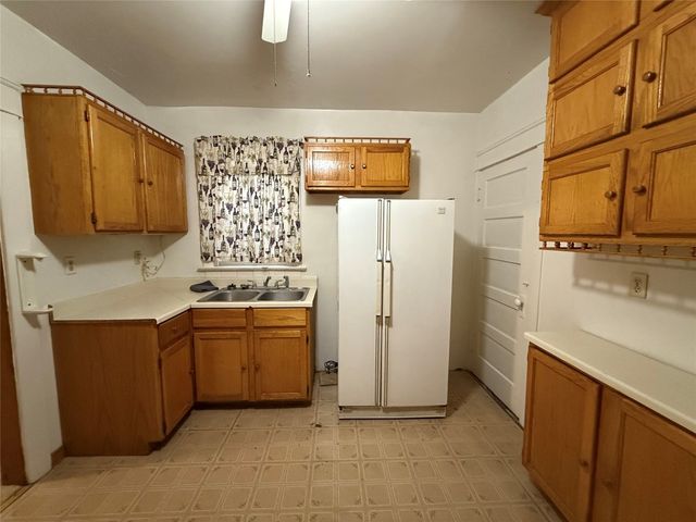 1146 W 5TH Street, Erie, PA 16502