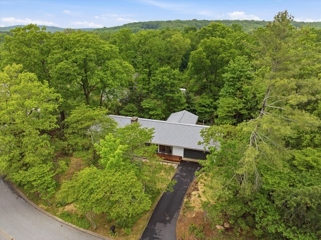 104 Pinehurst Lane, Signal Mountain, TN 37377