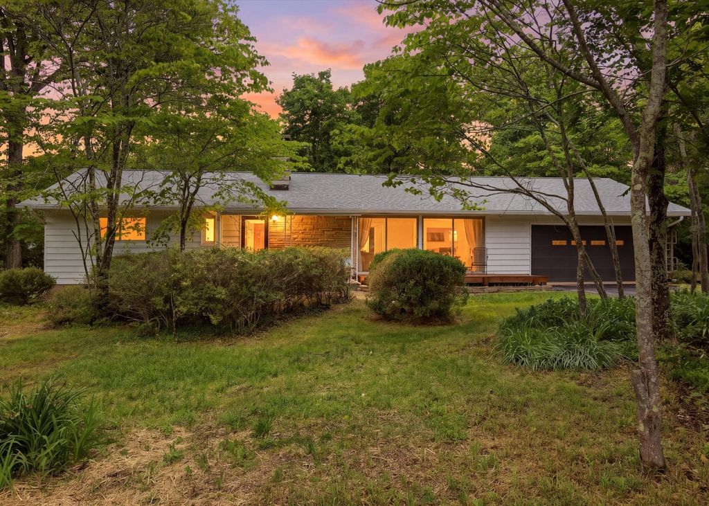 104 Pinehurst Lane, Signal Mountain, TN 37377