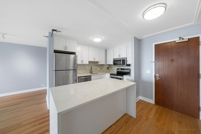 401 E ONTARIO Street 2403, Chicago, IL 60611