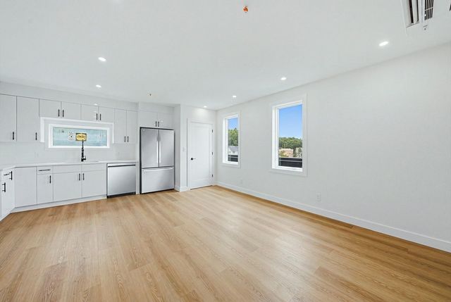 4164 Washington St 2, Boston, MA 02131