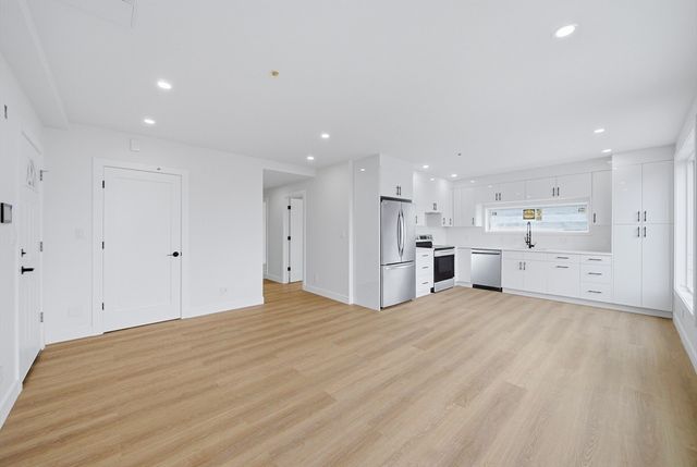 4164 Washington St 2, Boston, MA 02131