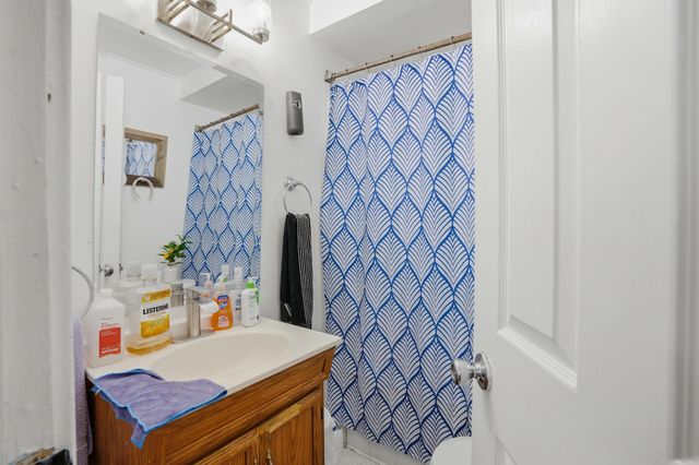 18 Edna Avenue, Pontiac, MI 48341