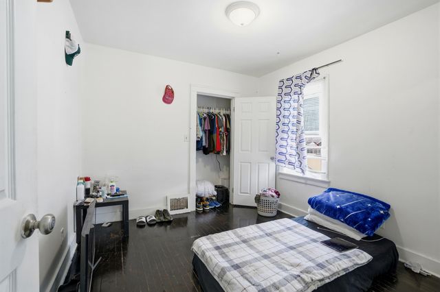 18 Edna Avenue, Pontiac, MI 48341