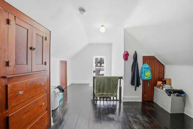 18 Edna Avenue, Pontiac, MI 48341