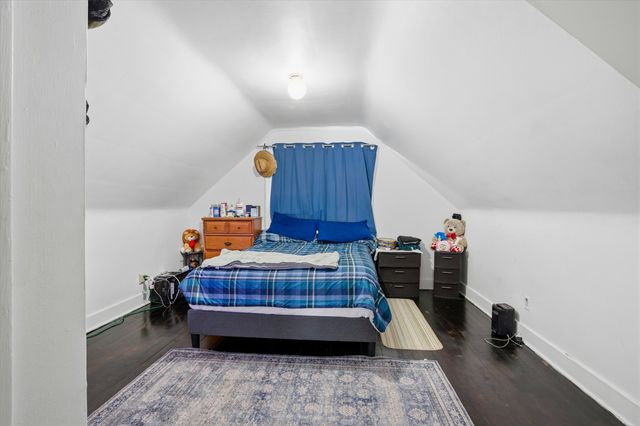 18 Edna Avenue, Pontiac, MI 48341