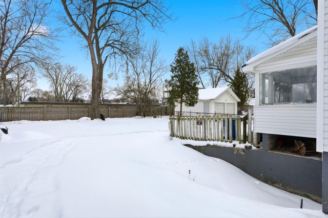 18 Edna Avenue, Pontiac, MI 48341