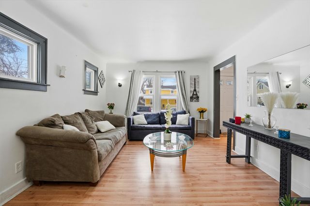 18 Edna Avenue, Pontiac, MI 48341