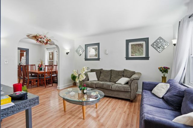 18 Edna Avenue, Pontiac, MI 48341