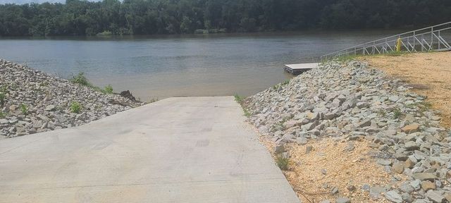 2607 Hardin Bottom River Rd, Clifton, TN 38425