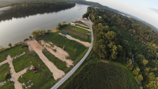 2607 Hardin Bottom River Rd, Clifton, TN 38425