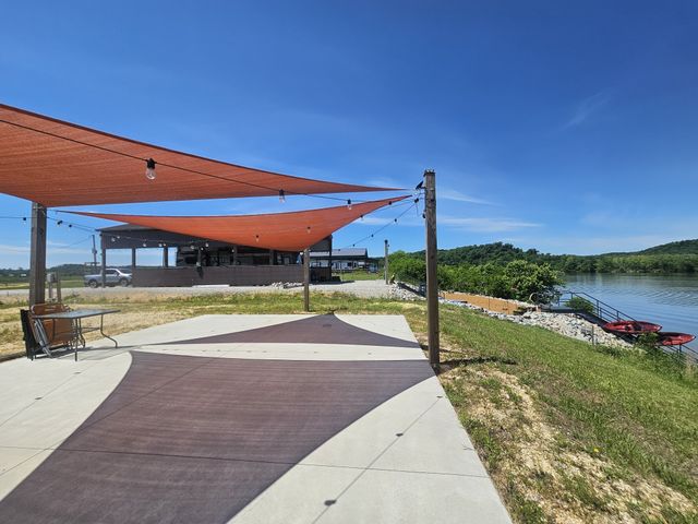 2607 Hardin Bottom River Rd, Clifton, TN 38425