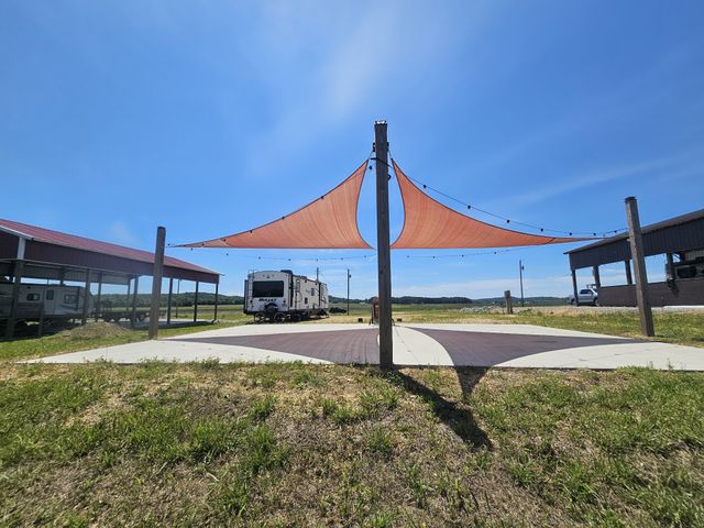 2607 Hardin Bottom River Rd, Clifton, TN 38425