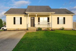 558 Oakmont Dr, Clarksville, TN 37042