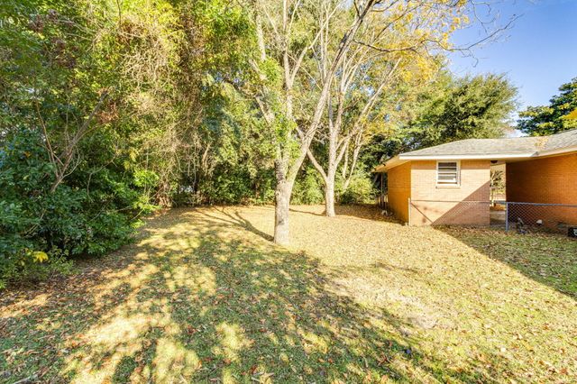 2 Pickens Court, Sumter, SC 29150