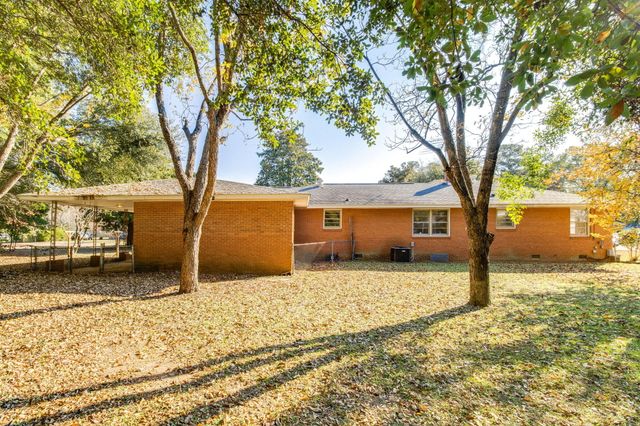 2 Pickens Court, Sumter, SC 29150