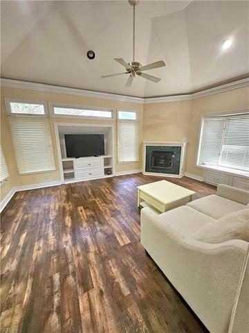 327 Esplanade PL, Chesapeake, VA 23320