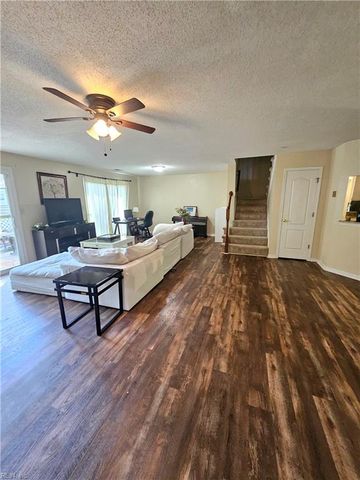 327 Esplanade PL, Chesapeake, VA 23320