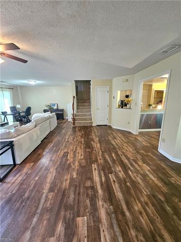 327 Esplanade PL, Chesapeake, VA 23320