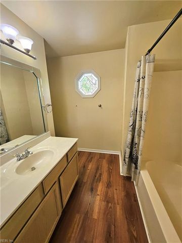 327 Esplanade PL, Chesapeake, VA 23320