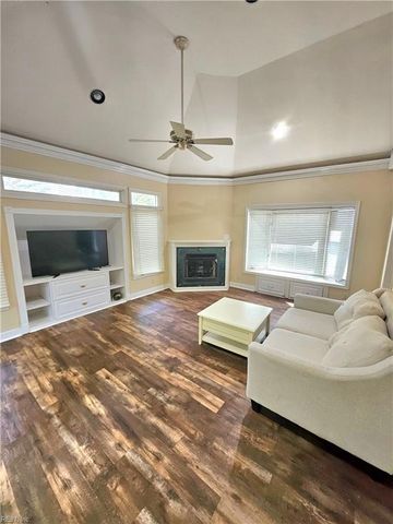 327 Esplanade PL, Chesapeake, VA 23320