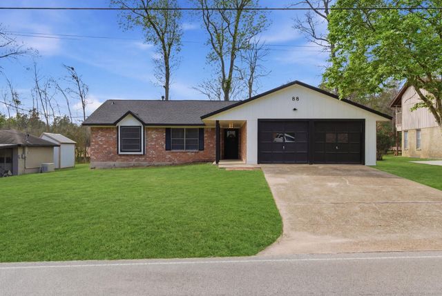 88 Rolling Hills Drive, Conroe, TX 77304