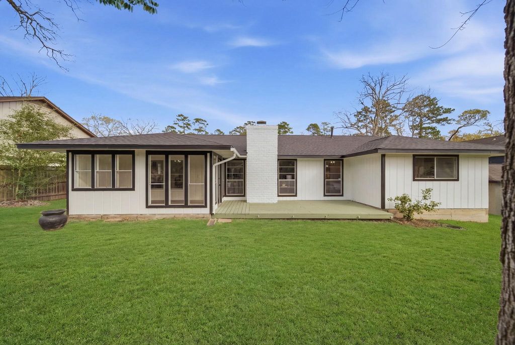 88 Rolling Hills Drive, Conroe, TX 77304