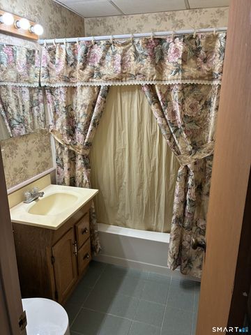 222 Williams Street East 112, Glastonbury, CT 06033