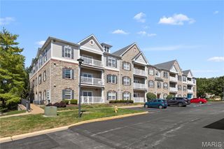 1 Monarch Trace Court 302, Chesterfield, MO 63017