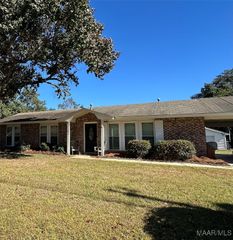 142 Maple Street, Wetumpka, AL 36092