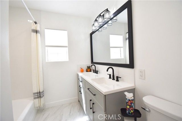 1570 N Verdugo Road B, Glendale, CA 91208