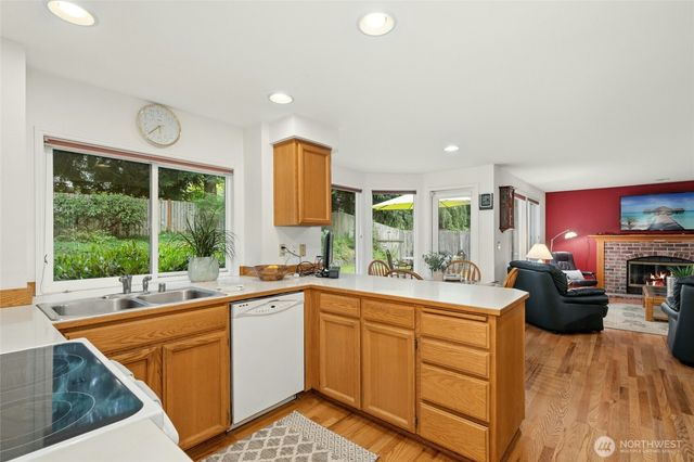23435 NE 28th Place, Sammamish, WA 98074