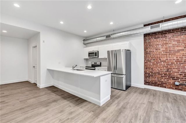 475 Howe Avenue 5, Shelton, CT 06484