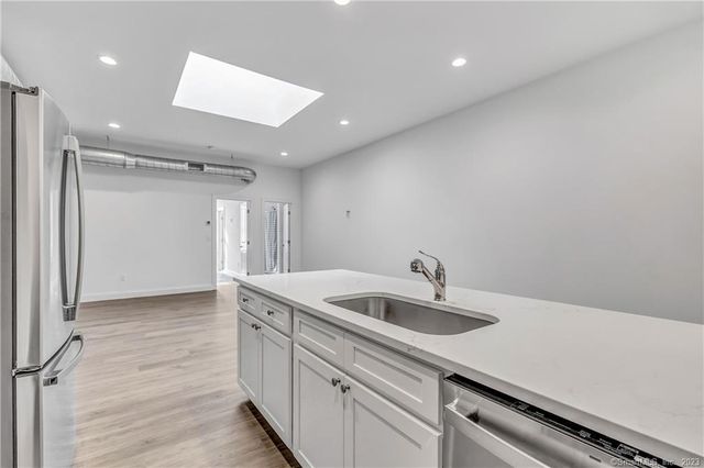 475 Howe Avenue 5, Shelton, CT 06484