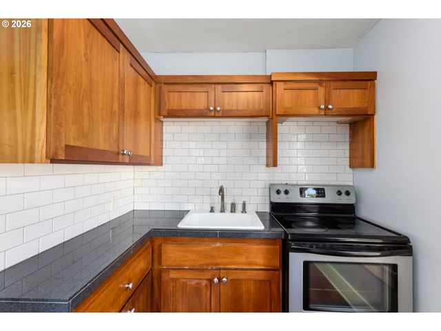 4763 N LOMBARD St 5, Portland, OR 97203