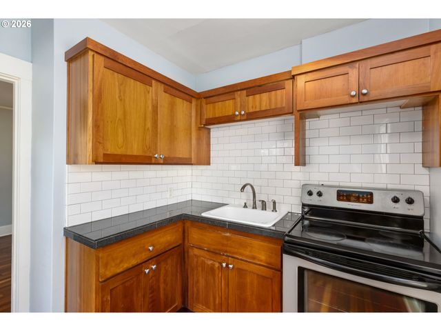 4763 N LOMBARD St 5, Portland, OR 97203