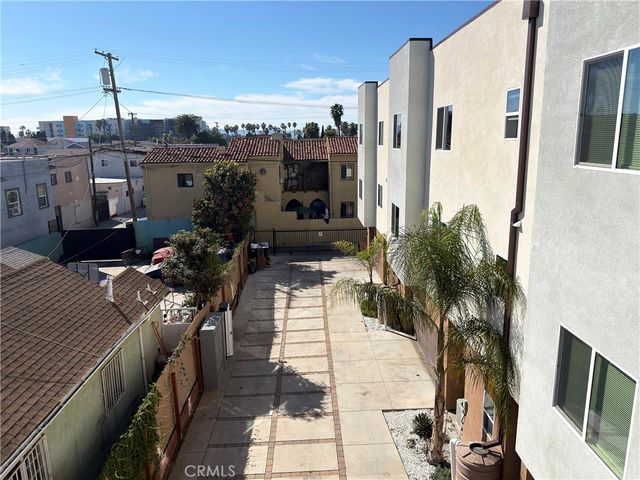 1489 Atlantic Avenue, Long Beach, CA 90813