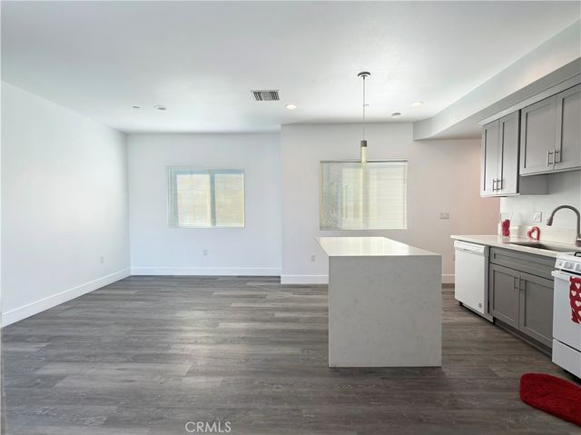 1489 Atlantic Avenue, Long Beach, CA 90813